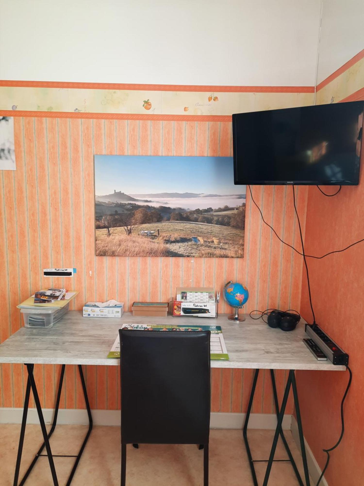 Les Coteaux De Planeze, Ideal Deplacement Pro, Chambres Individuelles Lit 160 Television Saint-Laurent-les-Tours Exterior foto